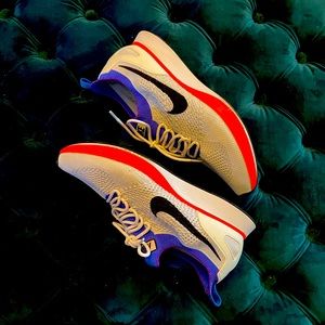 Women’s Nike sneakers